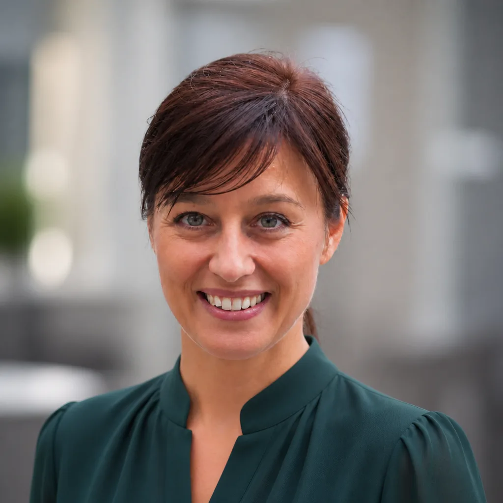 Dr. Tihanyi Dóra